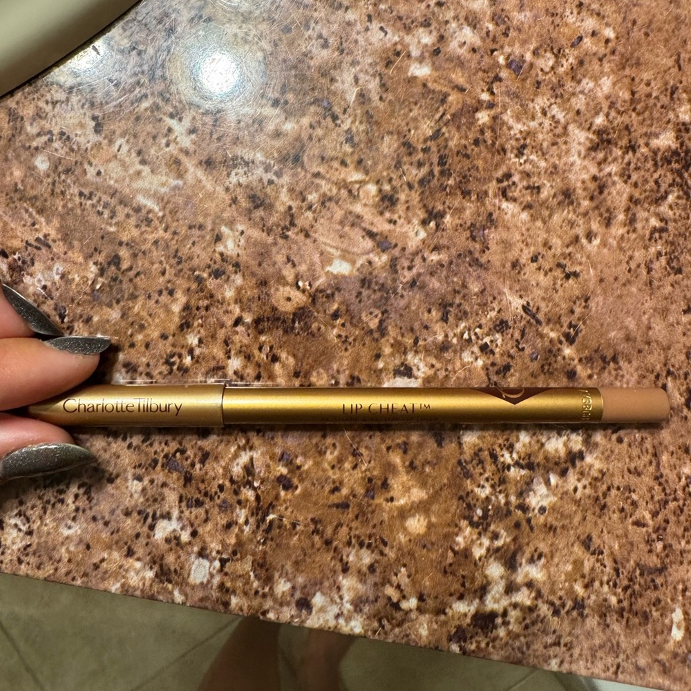 Charlotte Tilbury Iconic Nude Lip Liner